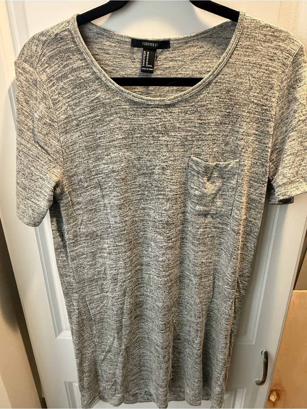 Forever 21 Gray Short Sleeve tee